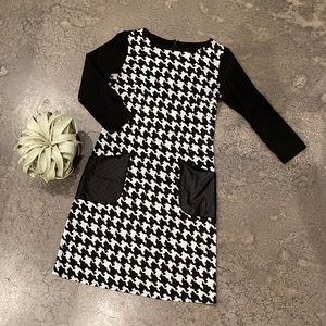 Houndstooth 3/4 sleeve shift dress